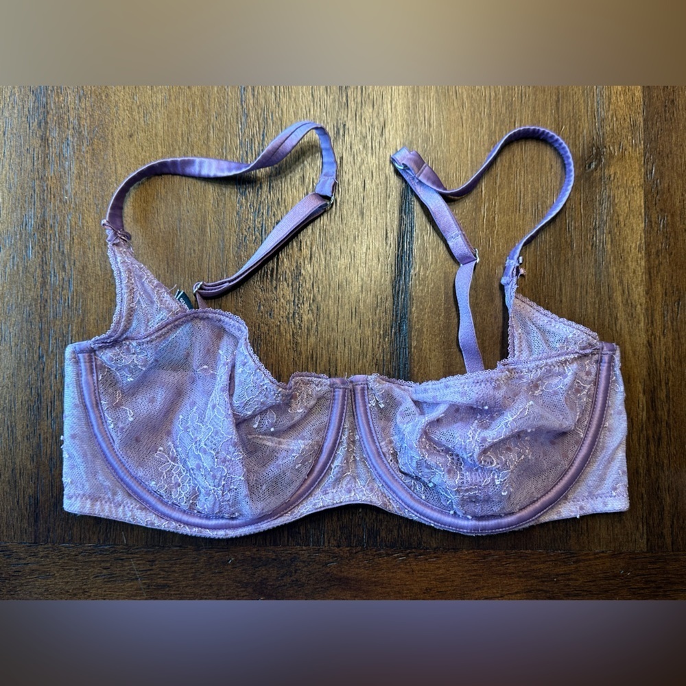 Victoria's Secret Lace Underwire Bra in Purple